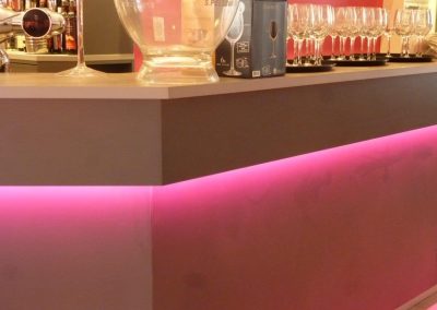 Agencement restaurant - Comptoir bar lumineux LED - Cabourg - Calvados -14 en Normandie