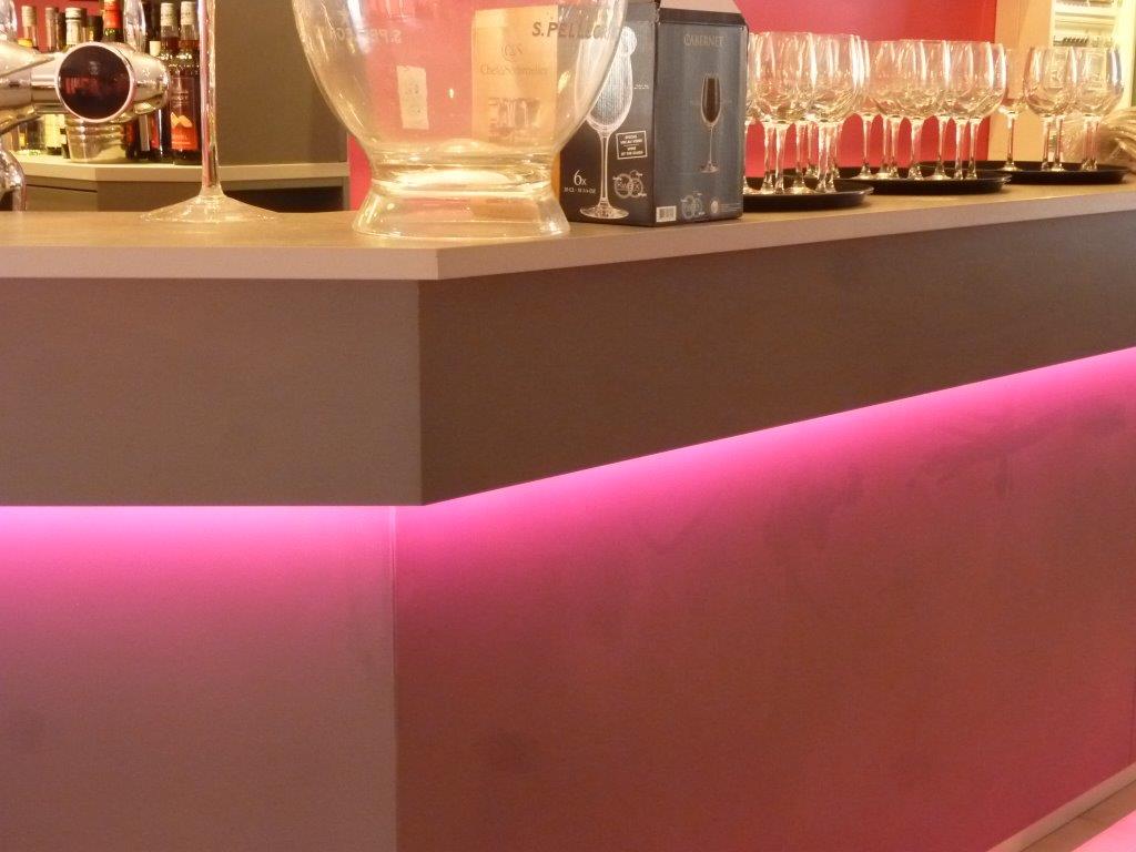 Agencement restaurant - Comptoir bar lumineux LED - Cabourg - Calvados -14 en Normandie