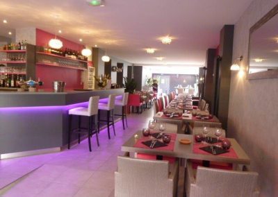 Mobilier restaurant - Comptoir bar LED à Cabourg Calvados 14 (fauteuils, tables et banquettes non fournies par BÔ)