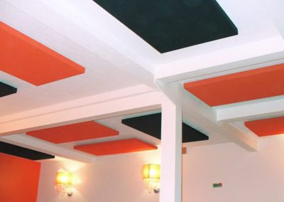 panneaux acoustiques plafond rouge-noir Calvados-14 (Normandie)