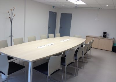 mobilier de bureaux - table de réunion (L'Aigle - Orne - Normandie)