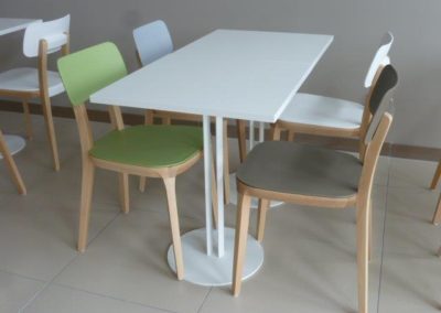 aménagement d'une caféteria à Cherbourg (Manche-50) en Normandie - Tables & chaises