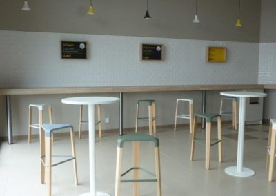 aménagement d'une caféteria à Cherbourg (Manche-50) en Normandie - Tables & chaises