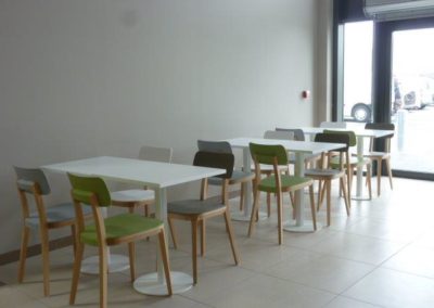 aménagement d'une caféteria à Cherbourg (Manche-50) en Normandie - Tables & chaises