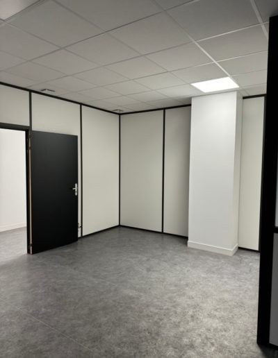 Installation de cloisons modulaires et de portes en stratifié et à galandage pour un cabinet d’avocat à Caen en Normandie - Bô Agencement