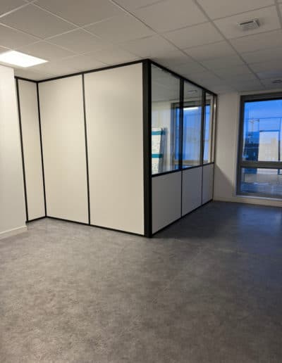 Installation de cloisons modulaires et de portes en stratifié et à galandage pour un cabinet d’avocat à Caen en Normandie - Bô Agencement