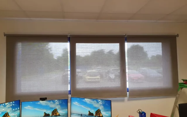 Stores enrouleurs anti-chaleur pour les ambulances Bayeusaines (Bayeux, Normandie)