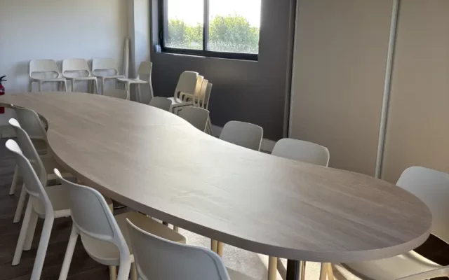Vestiaires et mobilier de salle de réunion pour TMC à Verson