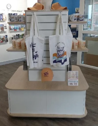 meubles de présentation pour un magasin/boutique de vêtements à Isigny (Calvados-14) en Normandie