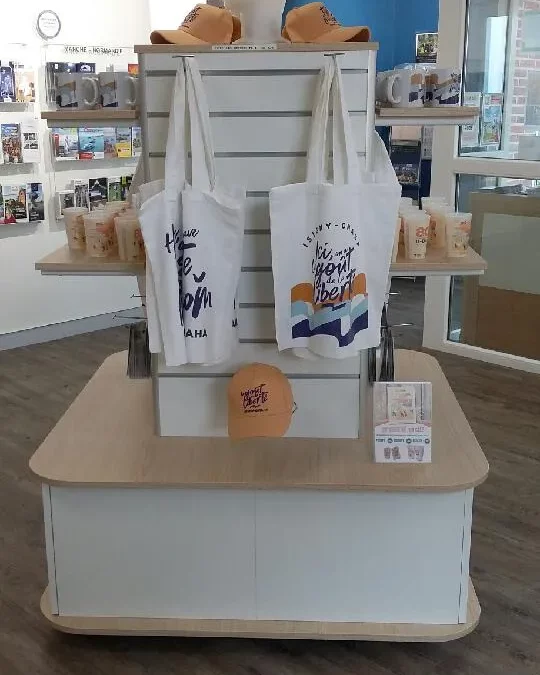 Mobilier d’accueil et de présentations de vêtements à Isigny