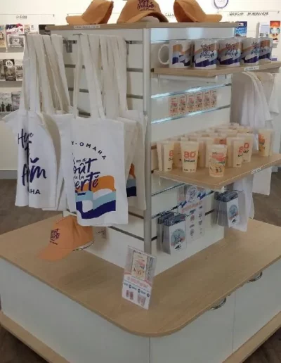 meubles de présentation pour un magasin/boutique de vêtements à Isigny (Calvados-14) en Normandie