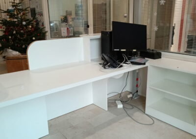 Comptoir, banque d'accueil adapté PMR pour la Mairie d'Ifs