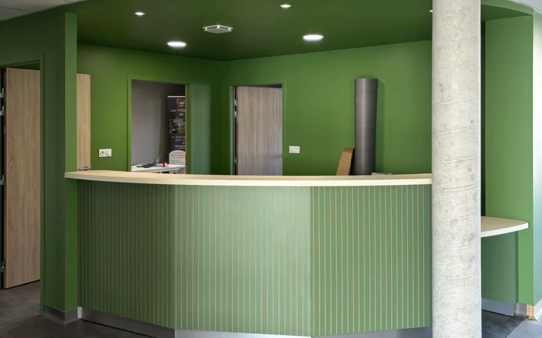 Banque d&rsquo;accueil PMR pour résidence de seniors dans la Manche