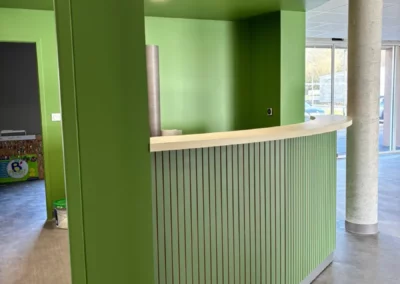 banque d'accueil PMR (personnes à mobilité réduite) pour une résidence de seniors à Coutances (Manche - 50)