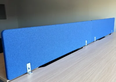 bureaux collaborateur pour un open space avec des panneaux acoustiques à Caen