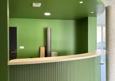 banque d'accueil PMR (personnes à mobilité réduite) pour une résidence de seniors à Coutances (Manche - 50)