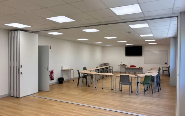 Fourniture d’un mur & cloison mobile de bureau acoustique 41 dB AcoMagic à Caen