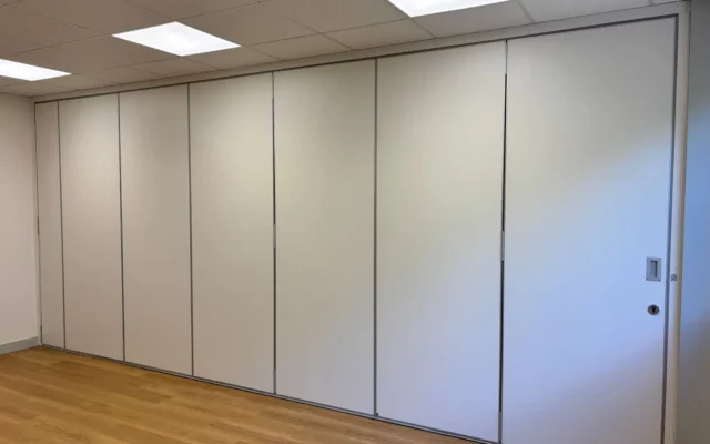 Fourniture d’un mur & cloison mobile de bureau acoustique 41 dB AcoMagic à Caen